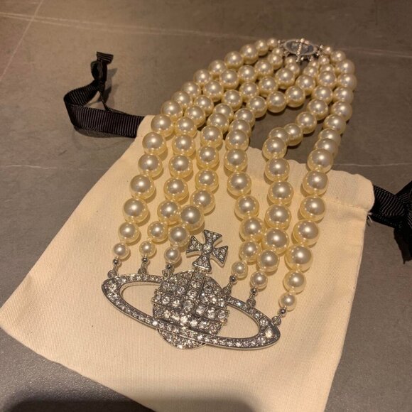 Vivienne Westwood Cream Pearl Necklace with Silver Orb - Picture 4 of 9